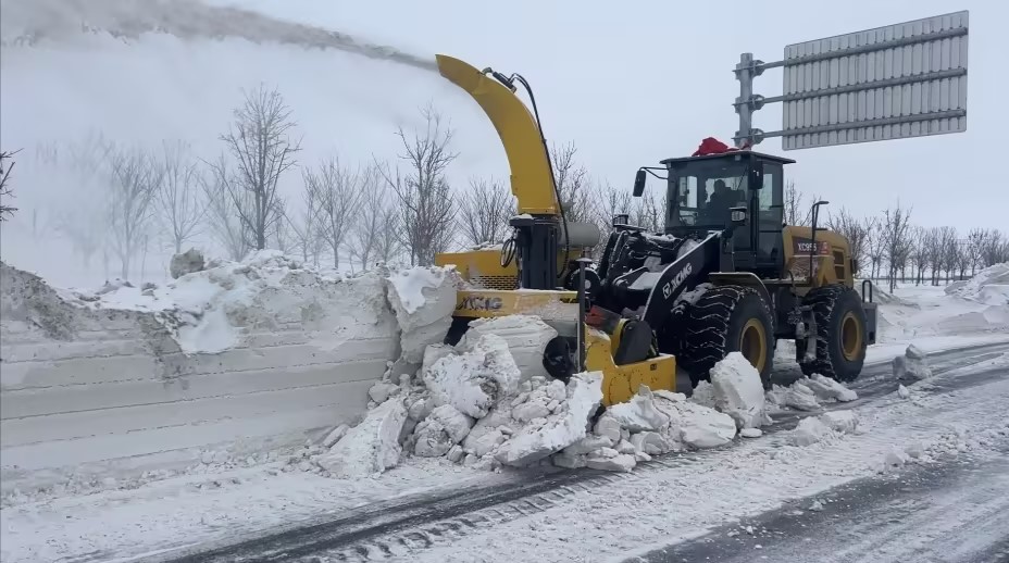 华体会·官方版网站登录入口抛雪机：以硬核实力，驾驭每一场风雪