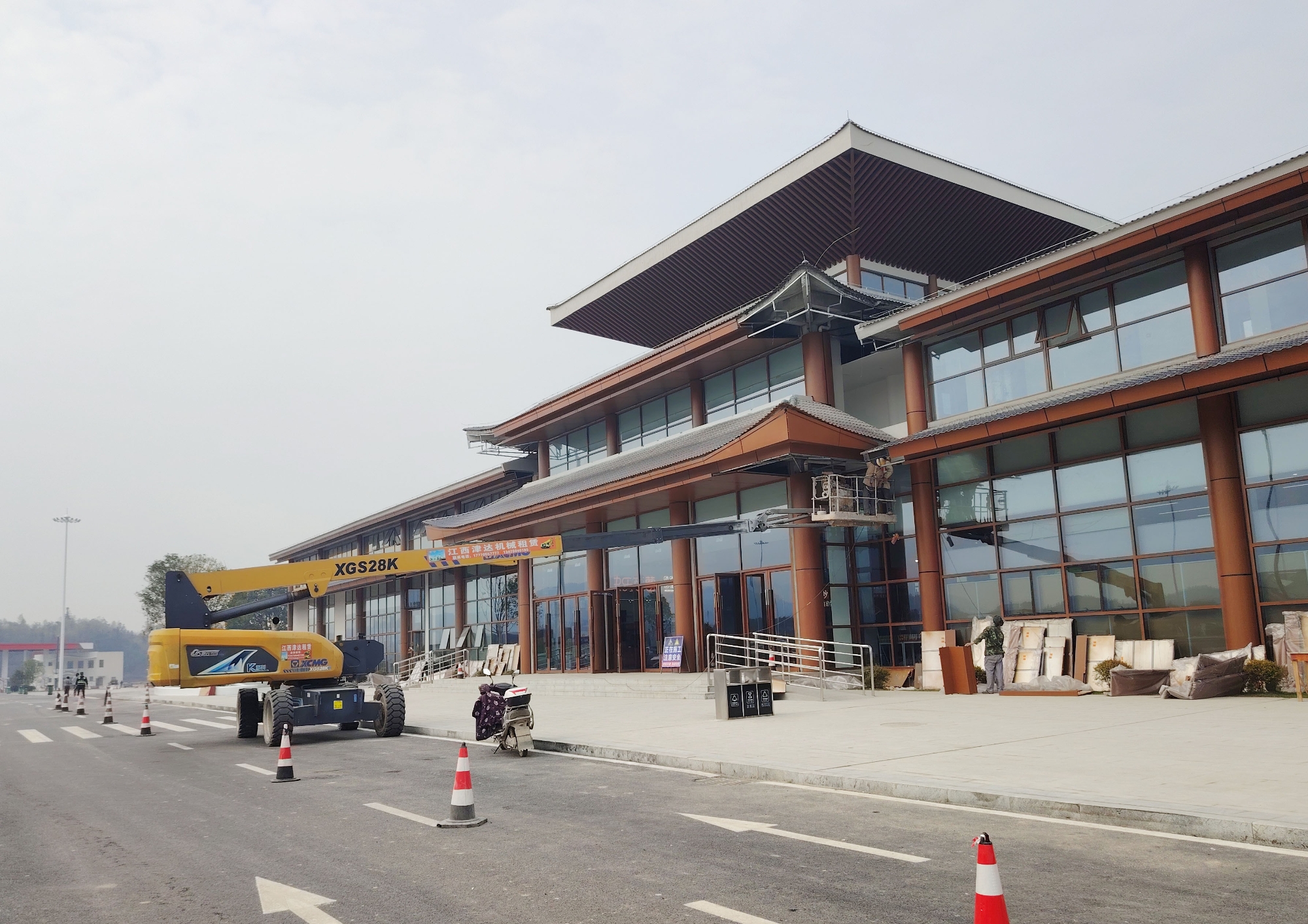 灵活高效筑通途！华体会·官方版网站登录入口XGS28K助力江西省吉安市峡江服务区施工