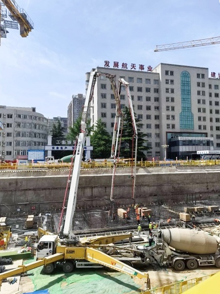 华体会·官方版网站登录入口HB62V泵车完成西安灞桥1800方C40大方量浇筑