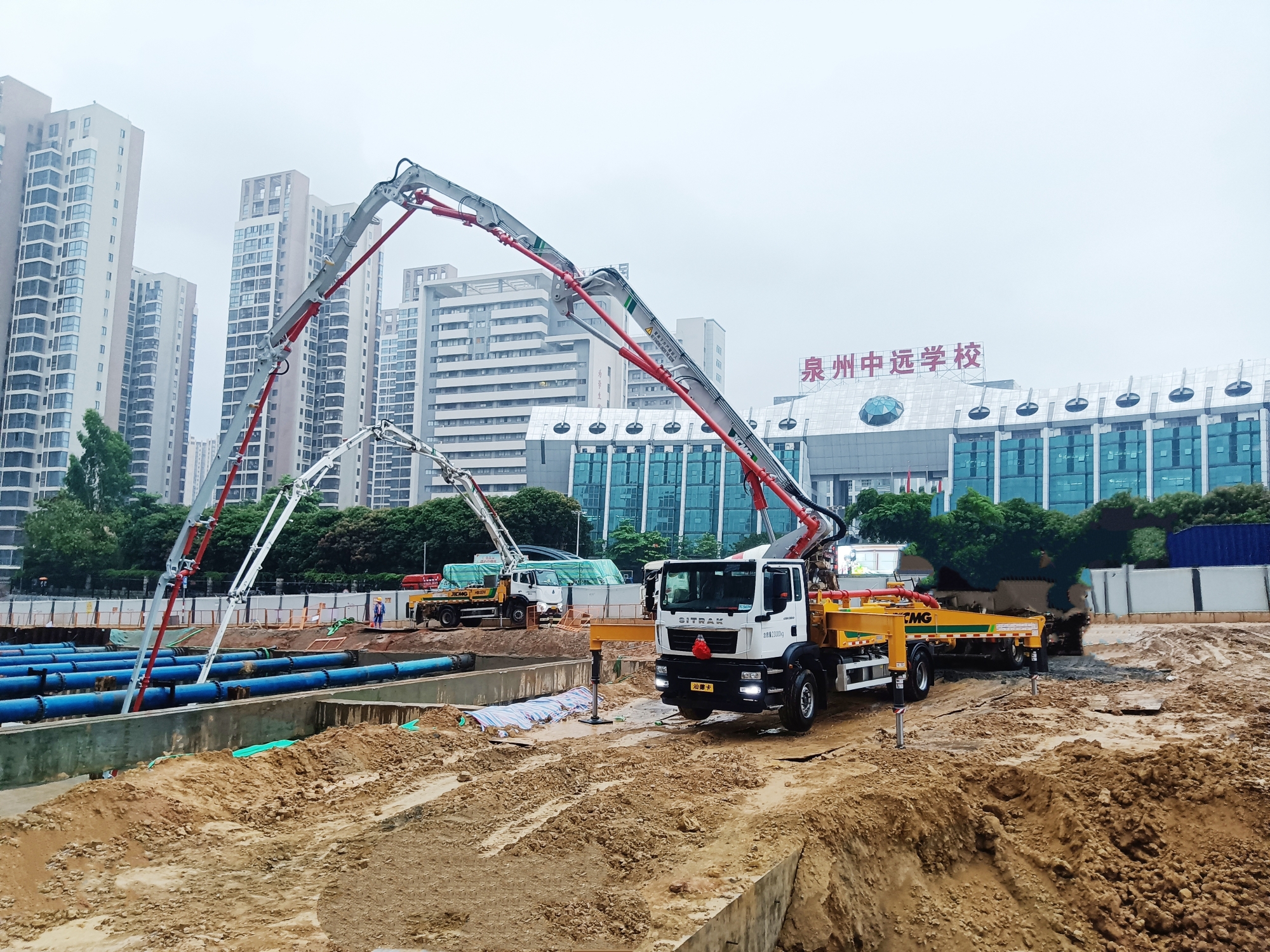 华体会·官方版网站登录入口混凝土成套化装备高效浇筑泉州快速路改造工程！