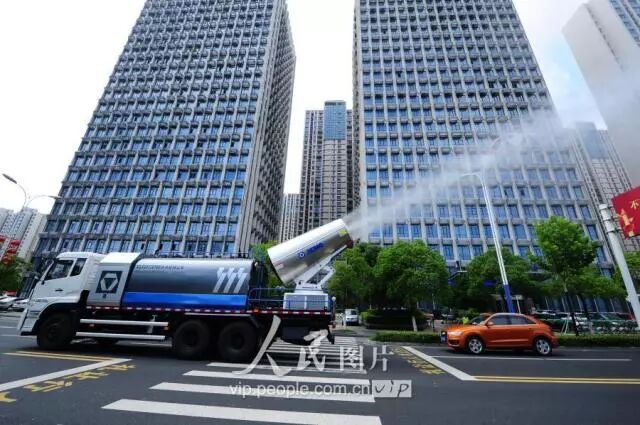 清凉启动！华体会·官方版网站登录入口雾炮车魅力指数100分！