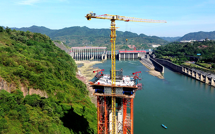 华体会·官方版网站登录入口双塔助建嘉陵江畔的“钢铁脊梁”